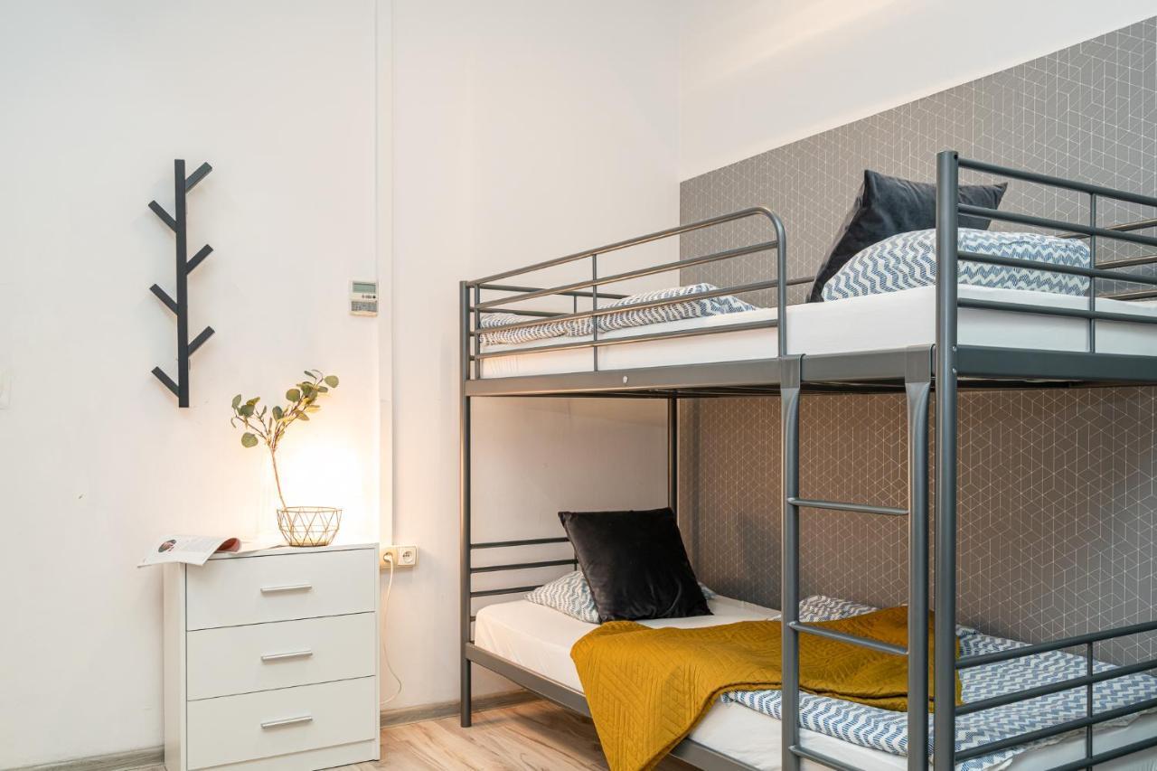Cama Individual en dormitorio compartido de 6 camas